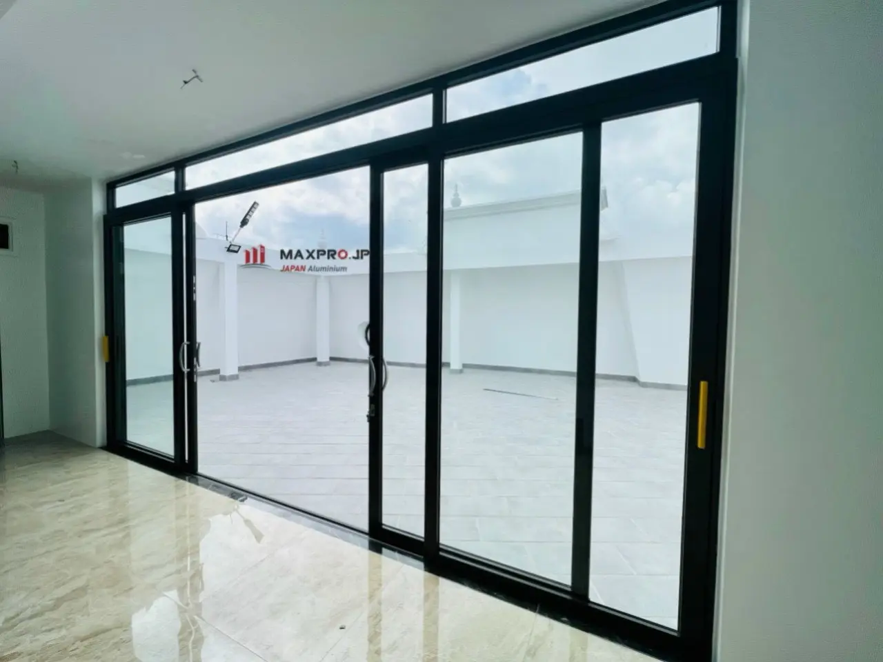 CỬA ĐI 04 CÁNH LÙA MAXPRO 83